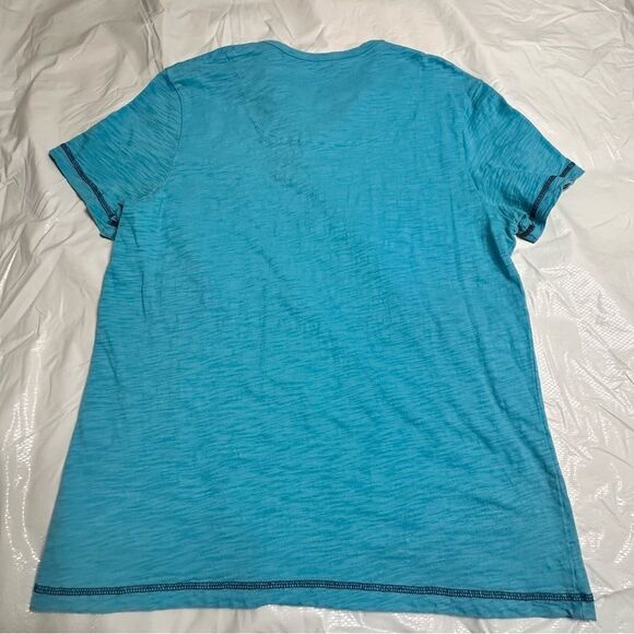 Guess Turquoise burn out Short Sleeve Henley T-shirt Size Large - Picture 10 of 12